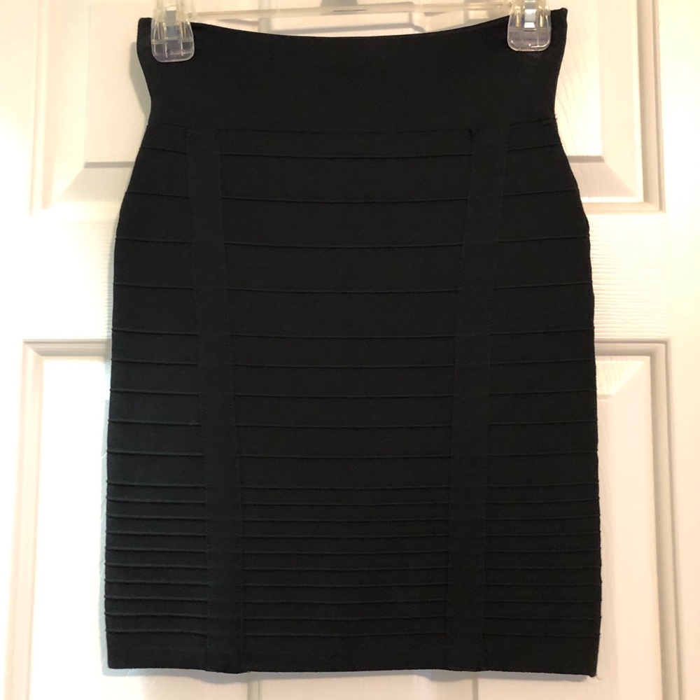Rock and Republic, Black form fitting skirt